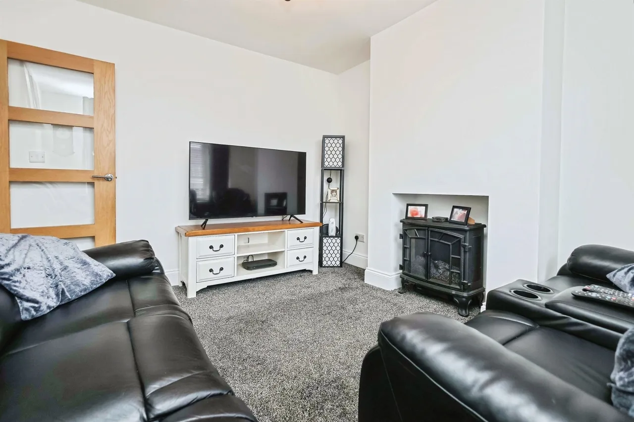 Uplands Avenue, Rowley Regis, B65, photo 3