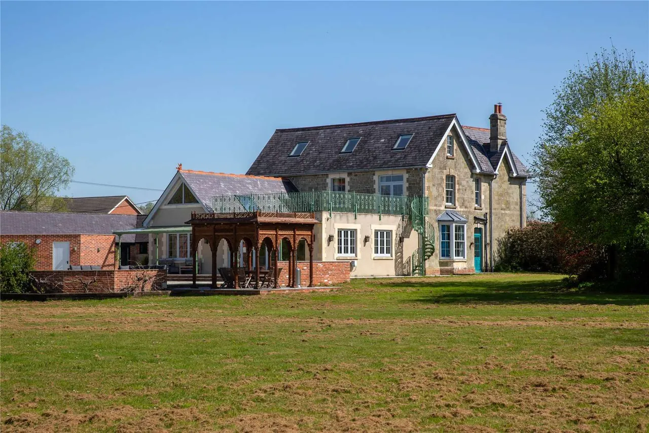 The Street, Motcombe, SP7, photo 13