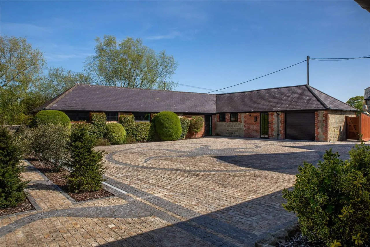 The Street, Motcombe, SP7, photo 32