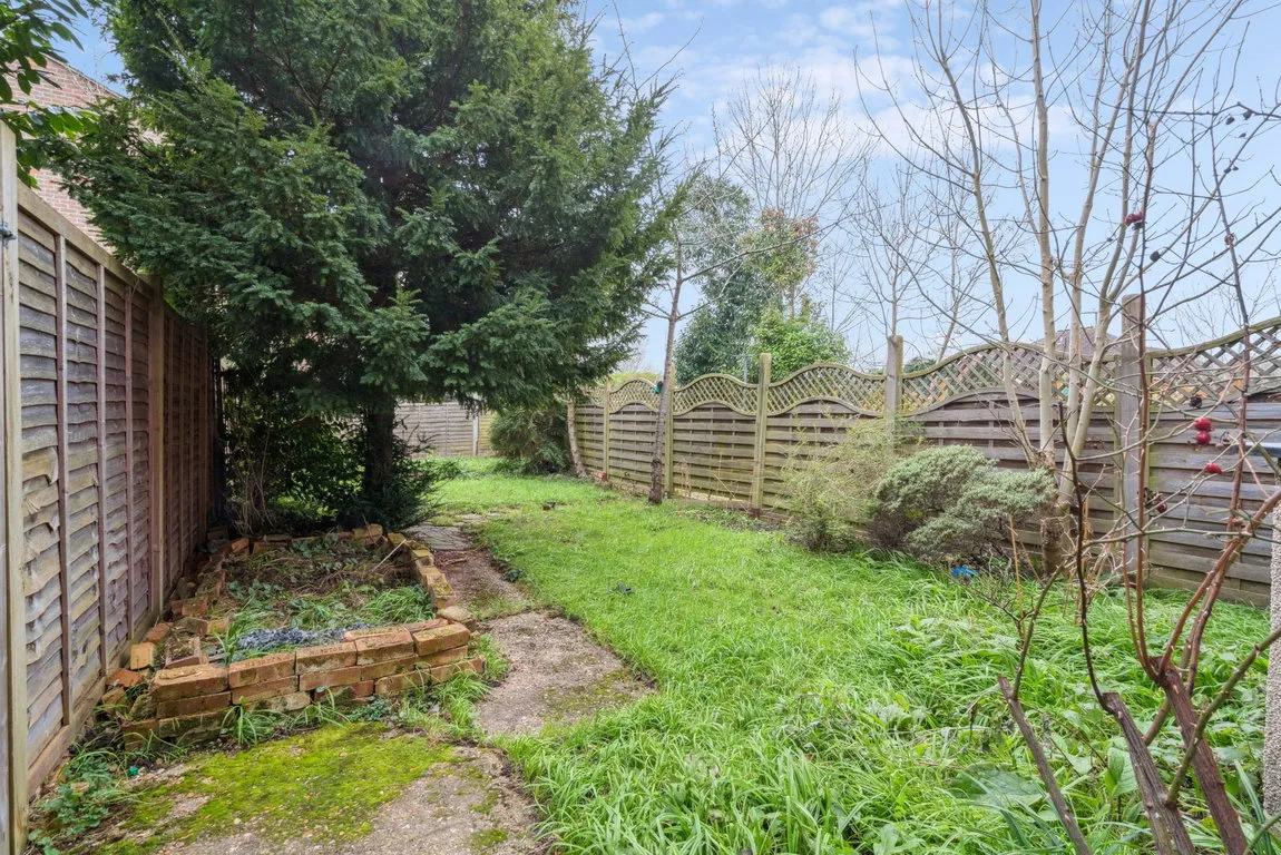 West End Court, Pinner, HA5, photo 2