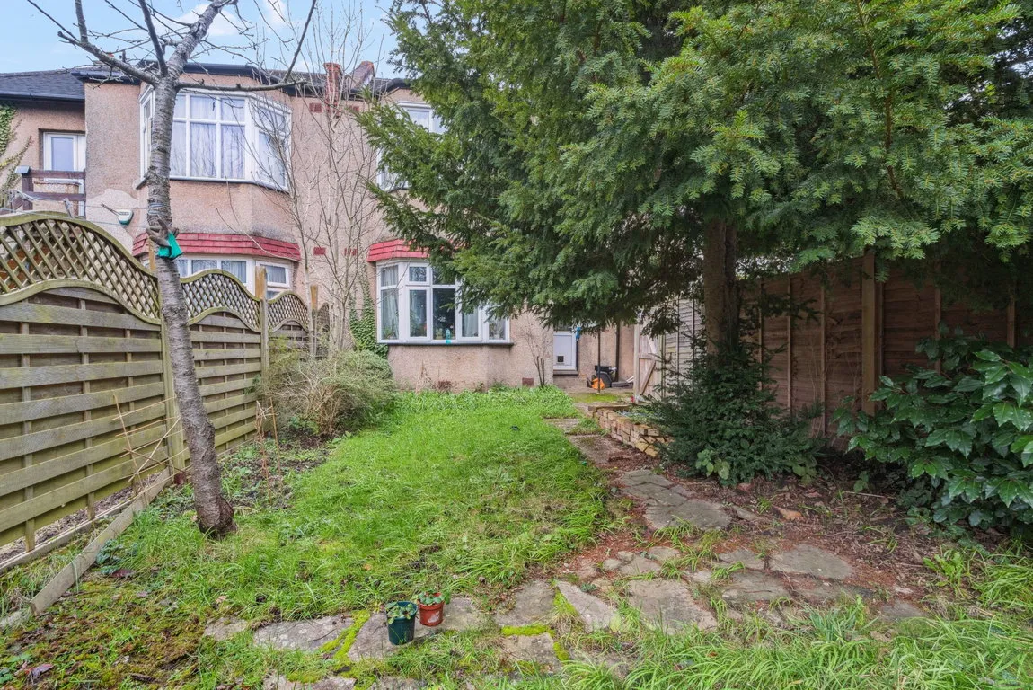 West End Court, Pinner, HA5, photo 3