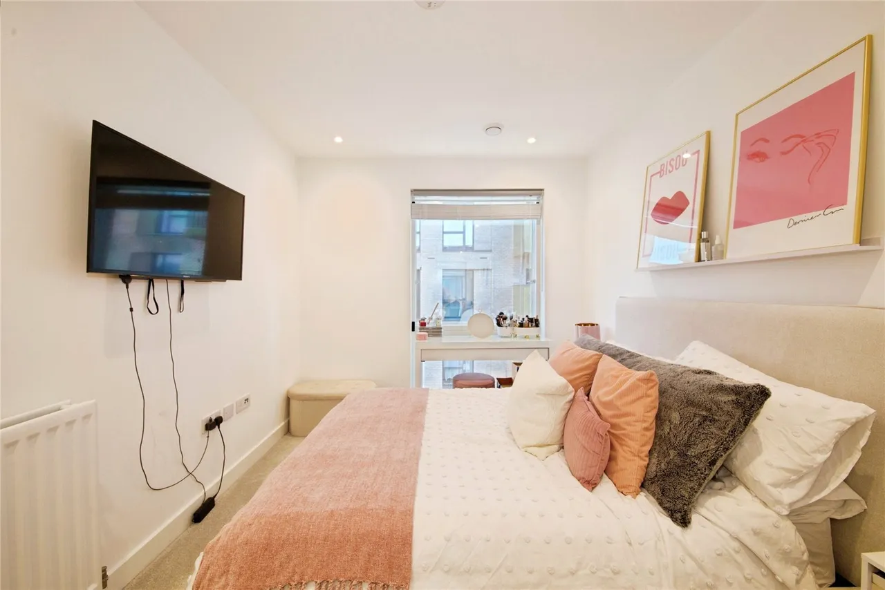 Aerial Square, London, NW9, photo 9