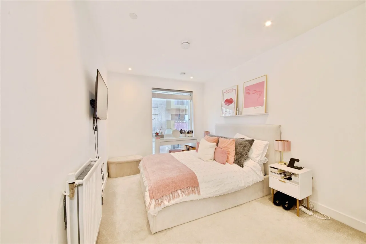 Aerial Square, London, NW9, photo 8