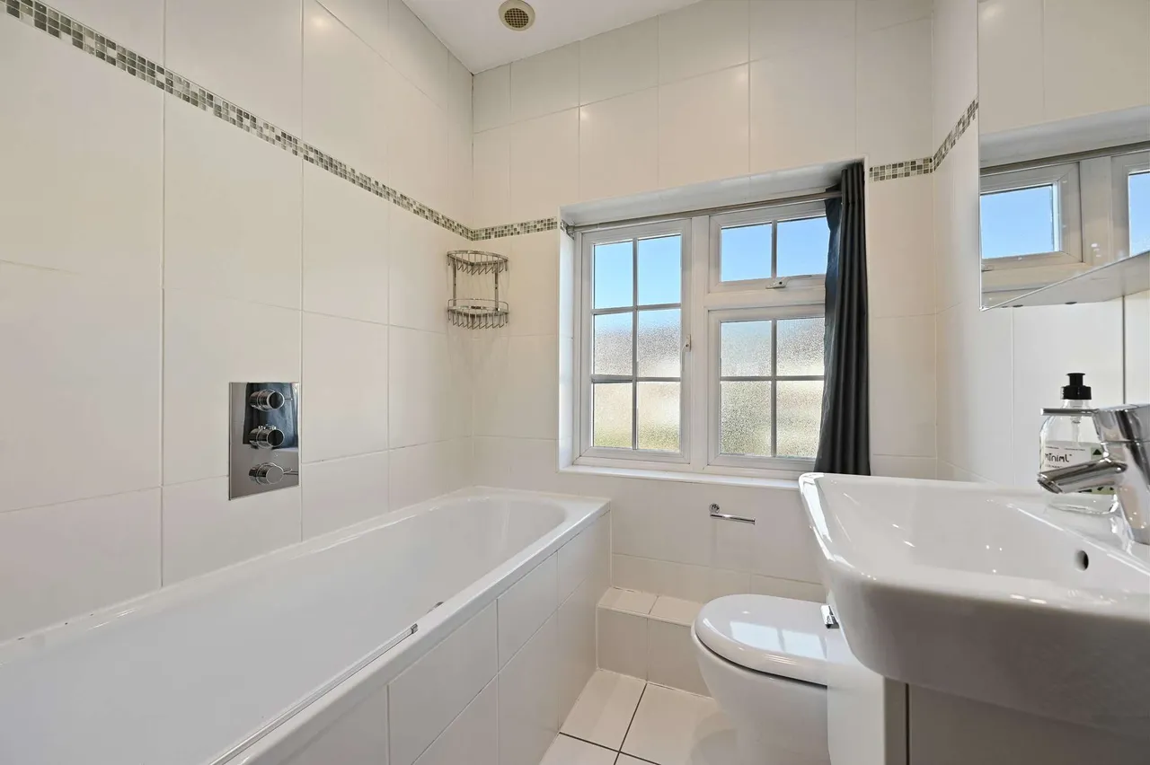Glebe Road, Chalfont St. Peter, SL9, photo 12