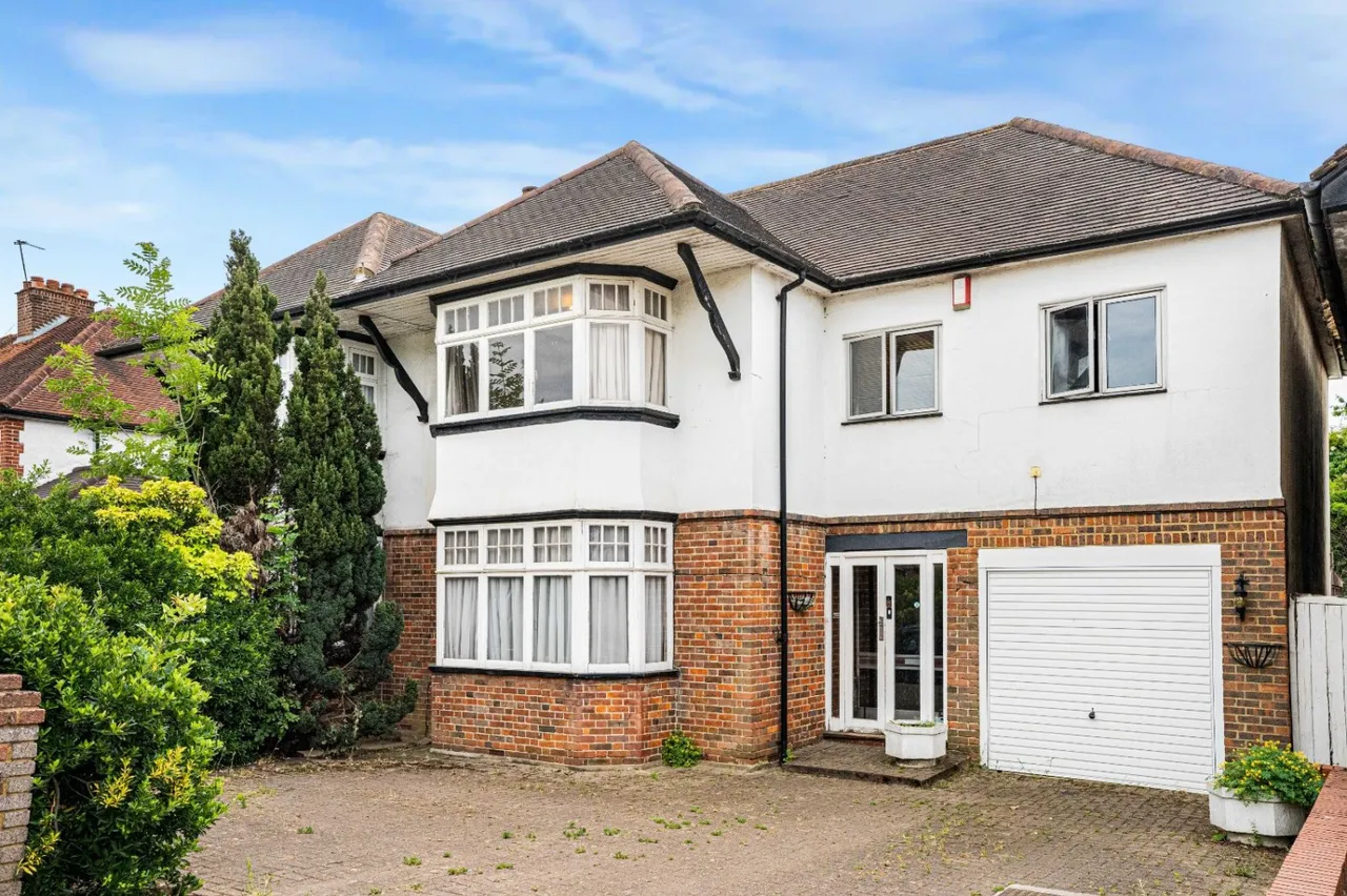 4 bed house for sale, Whitchurch Lane, Edgware, HA8