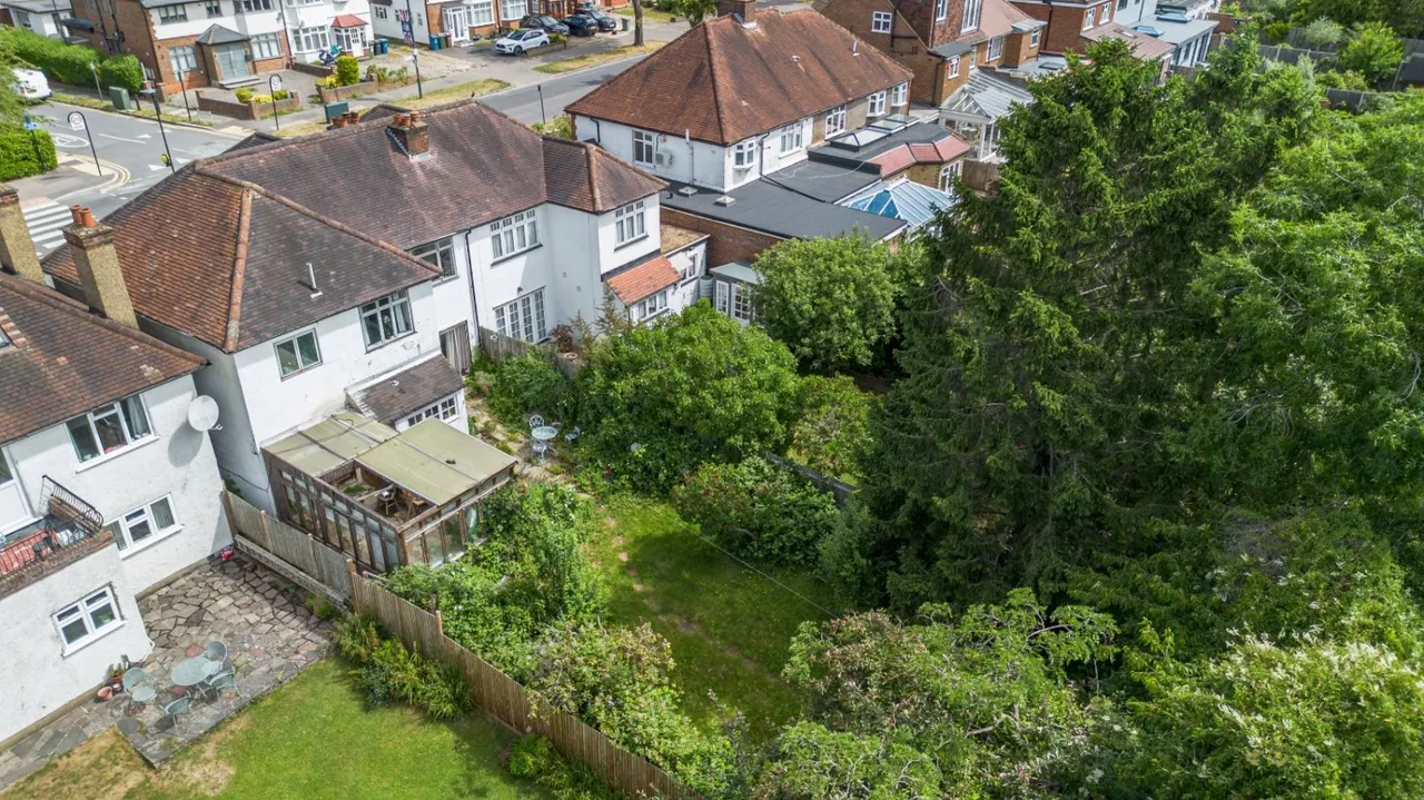 Whitchurch Lane, Edgware, HA8, photo 26