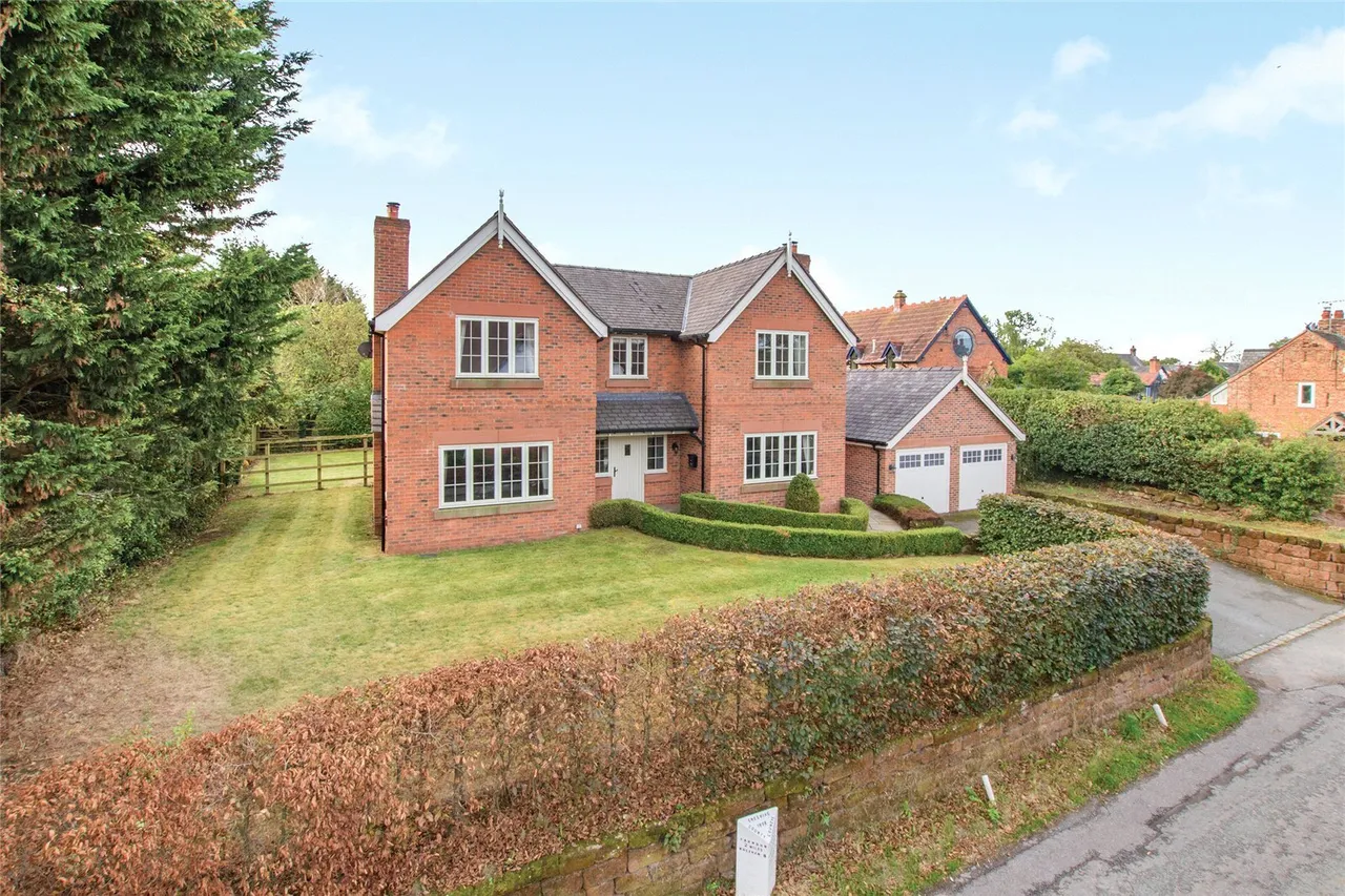 4 bed property for sale, Barton Road, Barton, SY14