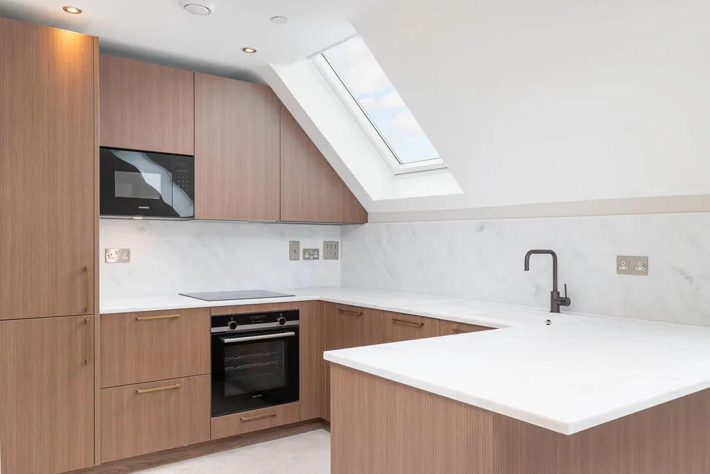 88 Riddlesdown Road, Purley CR8 1DD, photo 3