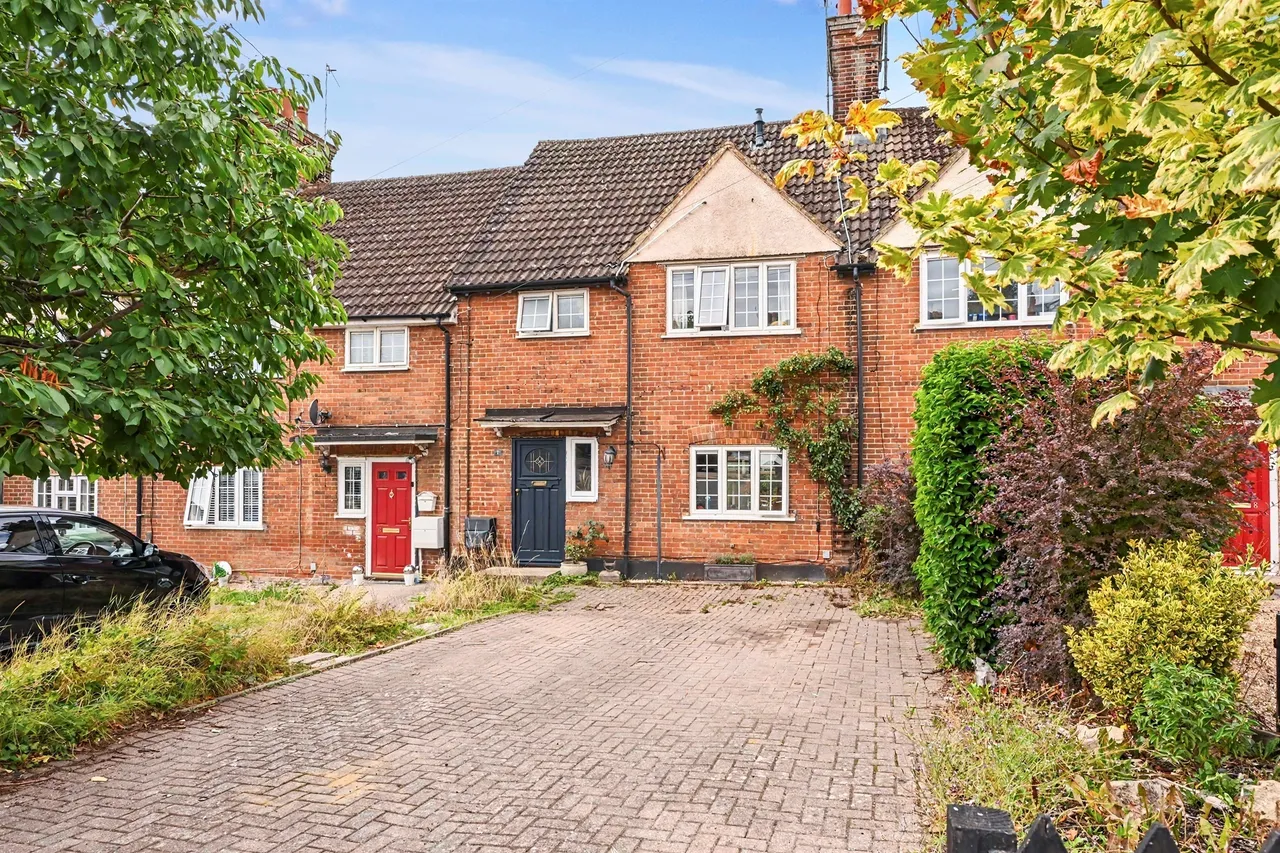 3 bed house for sale — Wingrave Road, Tring