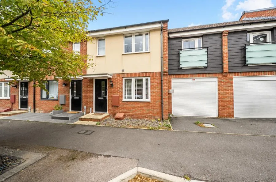 3 bed house for sale, Vauxhall Way, Dunstable, LU6