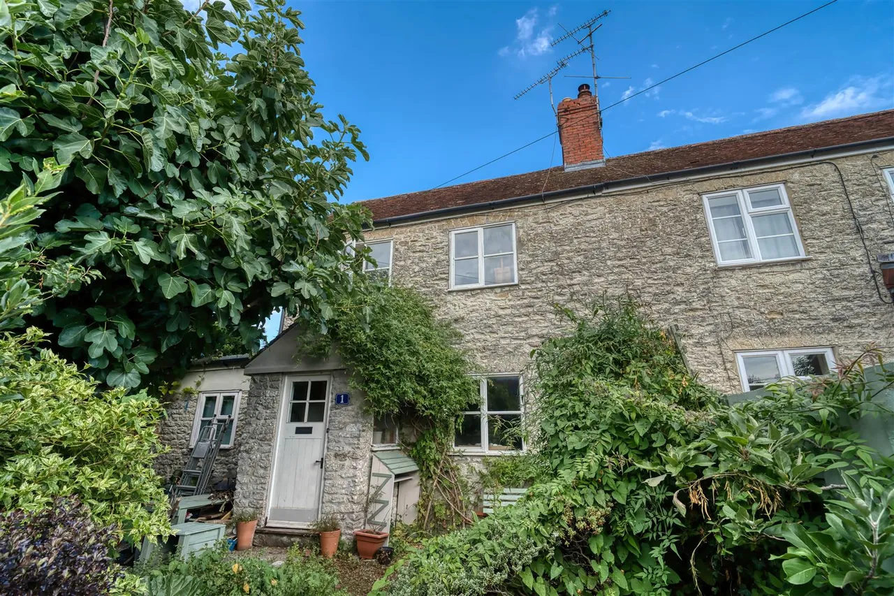 2 bed house for sale, Mere, Warminster