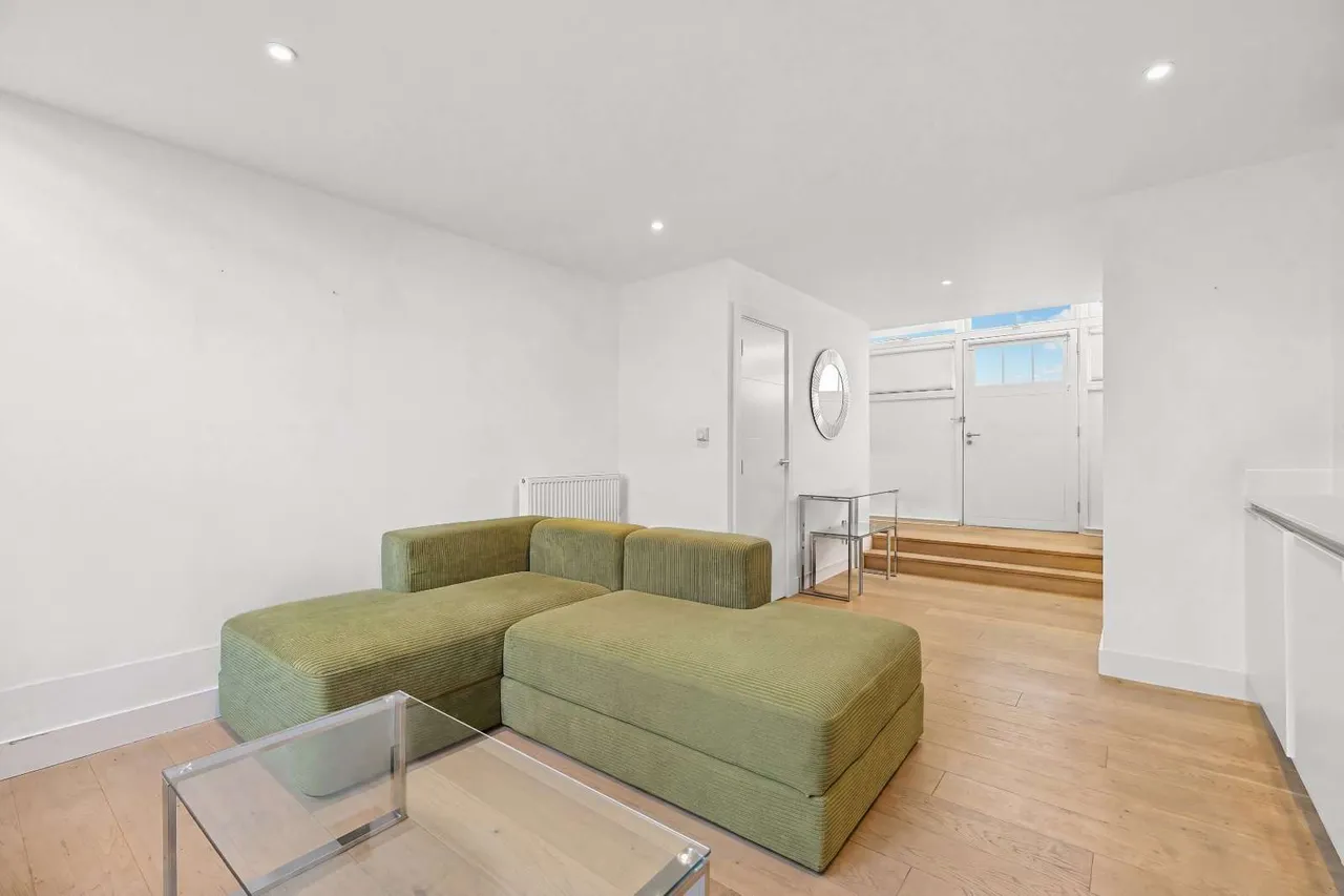 1 bed flat to rent — Clyde Square, London, E14 7TD