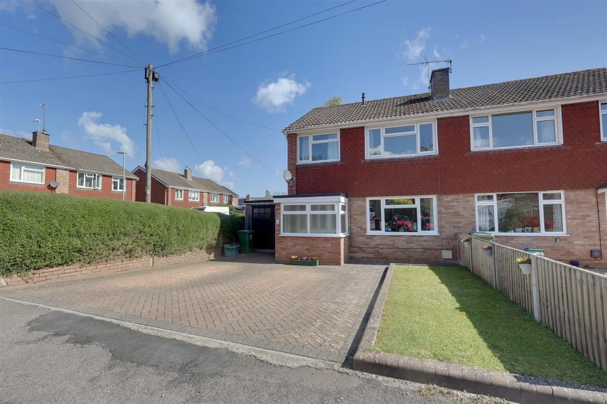3 bed house for sale, Knights Crescent, Newent, GL18