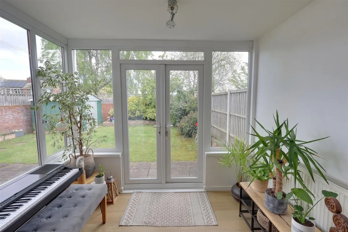 Knights Crescent, Newent, GL18, photo 5