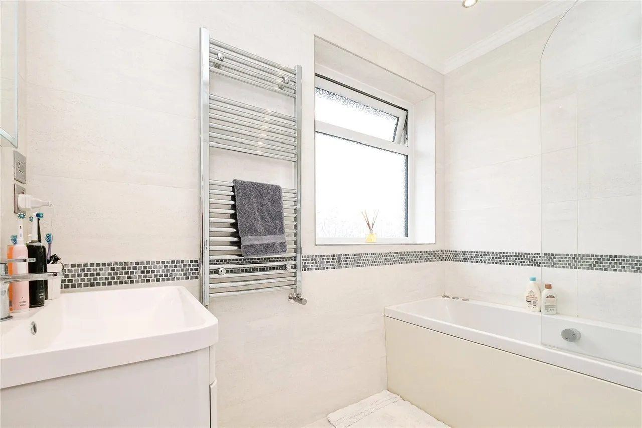 Don Way, Romford, RM1, photo 21