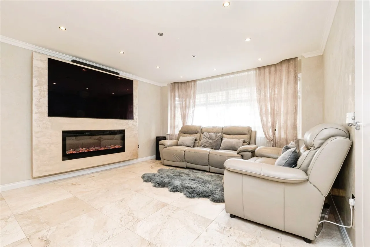 Don Way, Romford, RM1, photo 8