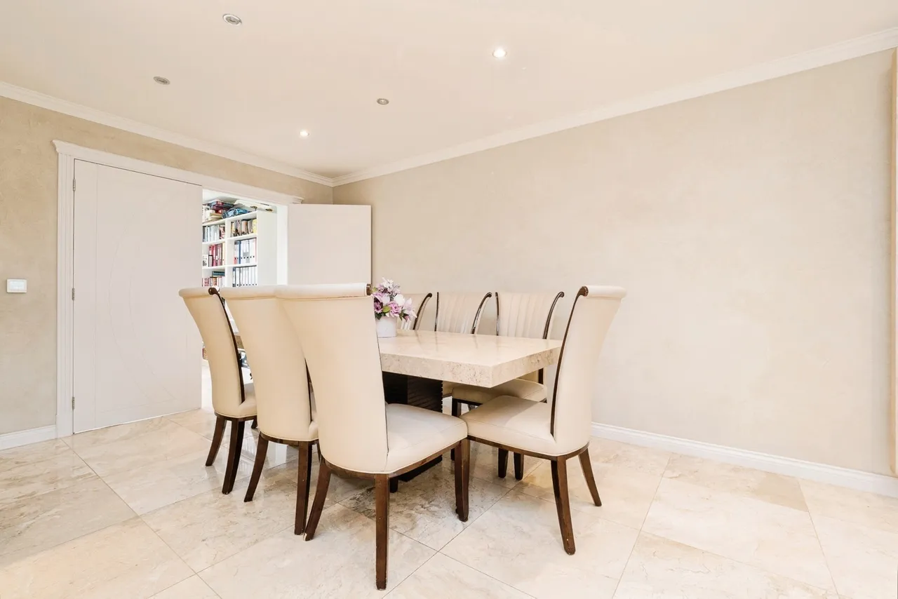 Don Way, Romford, RM1, photo 12
