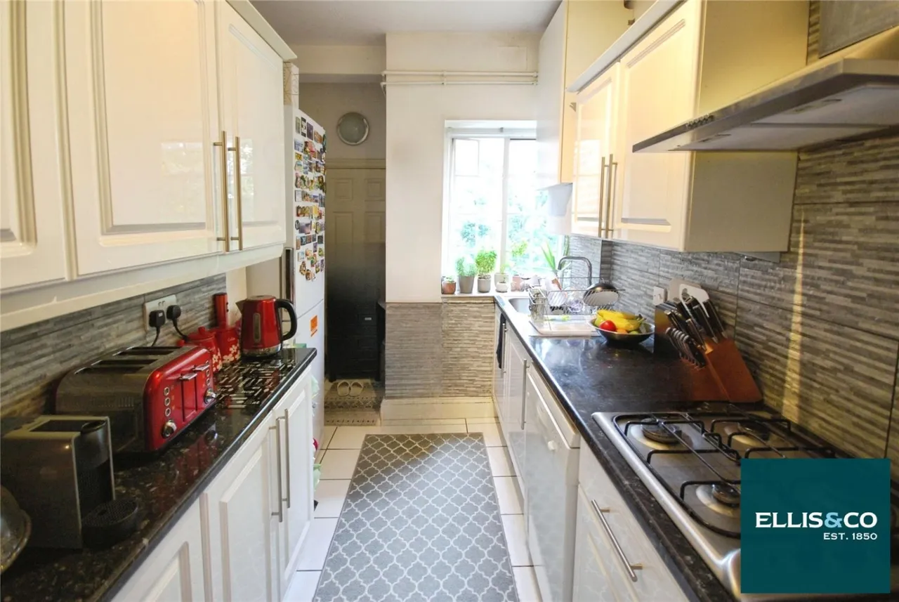 Finchley Road, Temple Fortune, NW11, photo 4