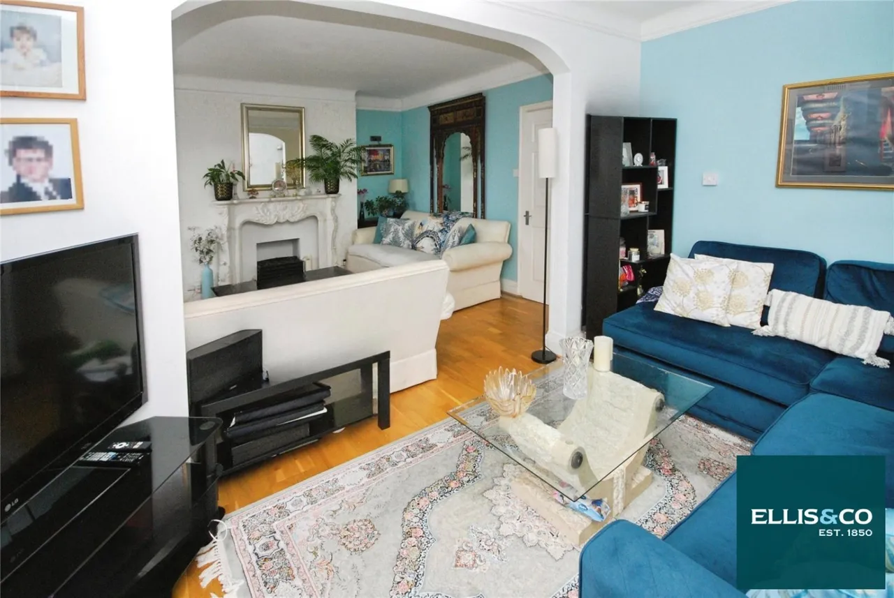 Finchley Road, Temple Fortune, NW11, photo 12