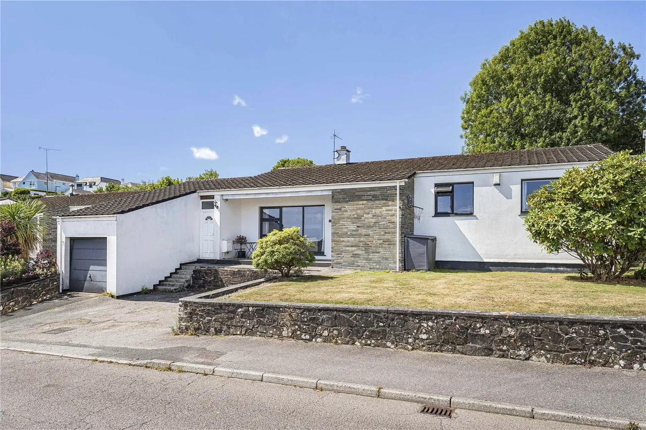 3 bed house for sale — Treworder Road, Truro, Cornwall, TR1 2JZ