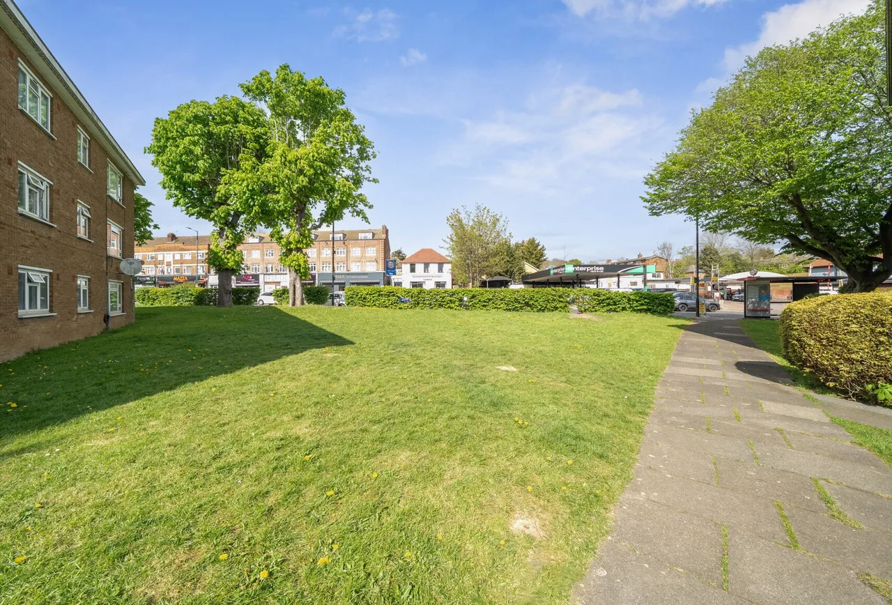 Pipers Green, London, NW9 8UH, photo 3