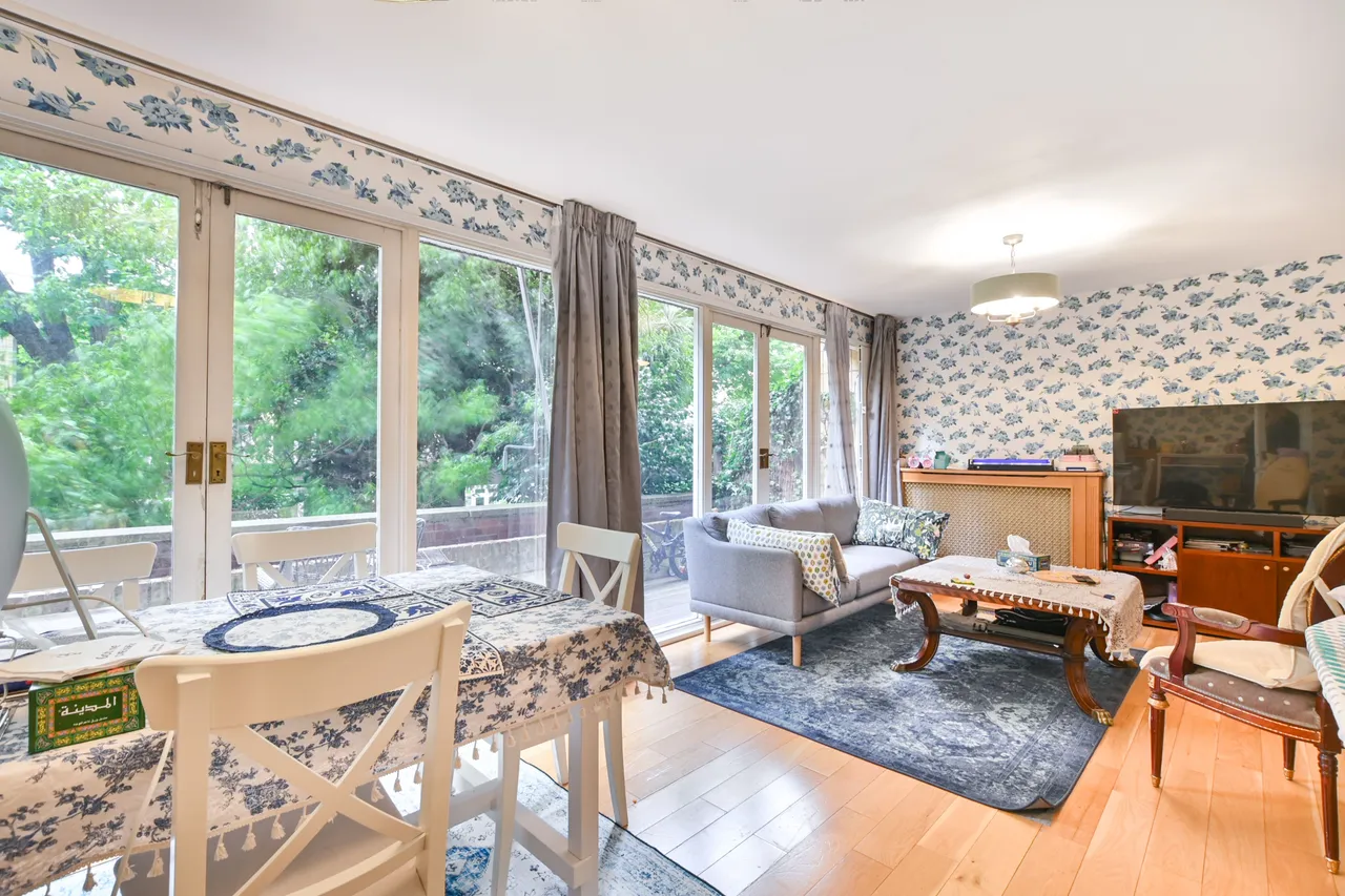 3 bed flat to rent — 304 The Colonnades, 34 Porchester Square, London