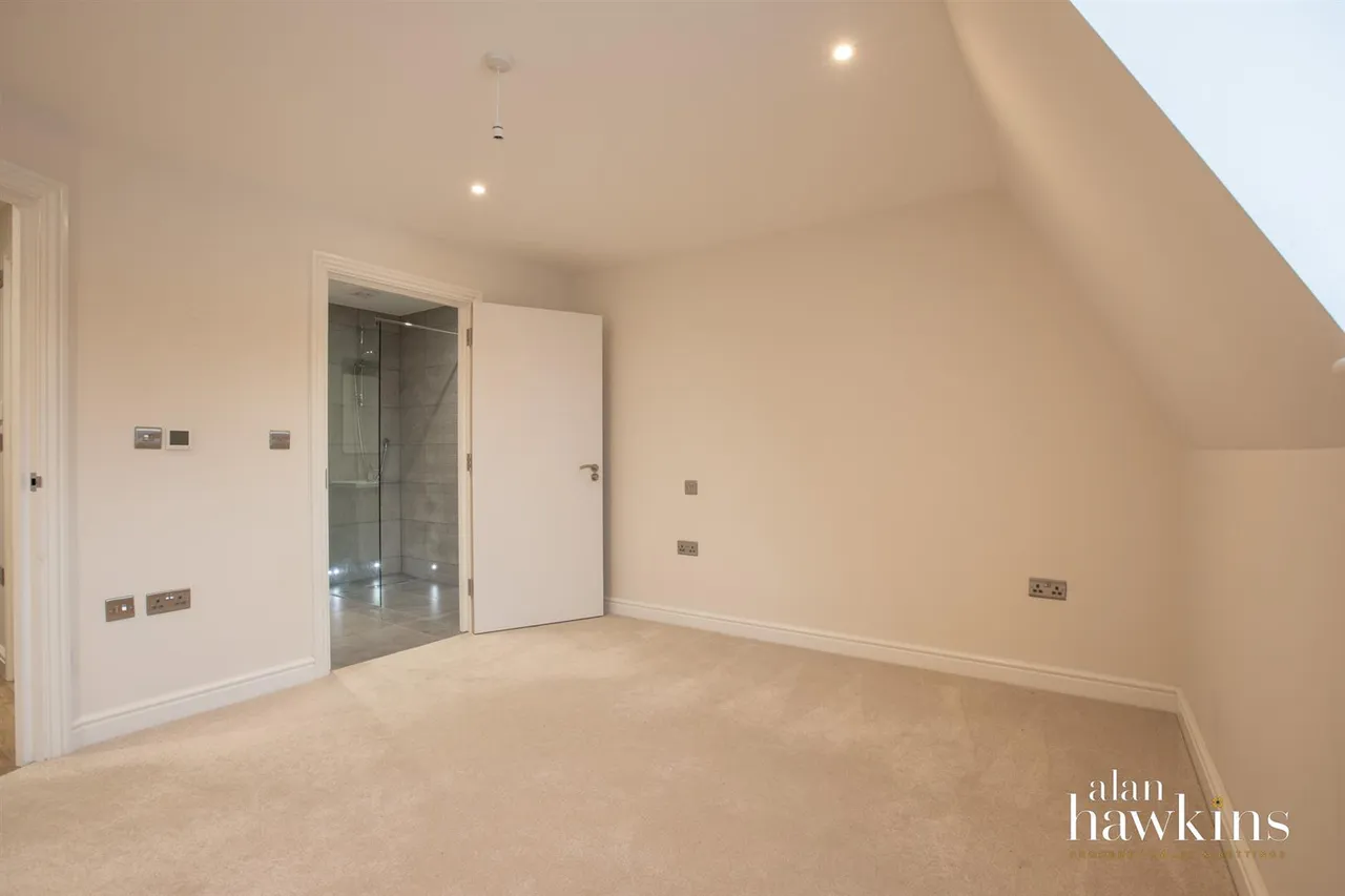 Andrews Court, Lyneham, SN15, photo 6