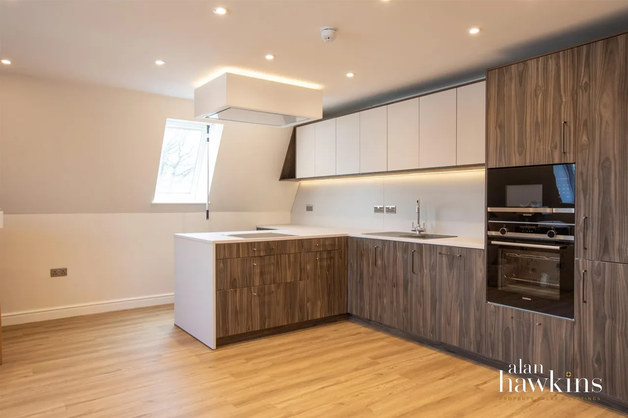 Andrews Court, Lyneham, SN15, photo 3