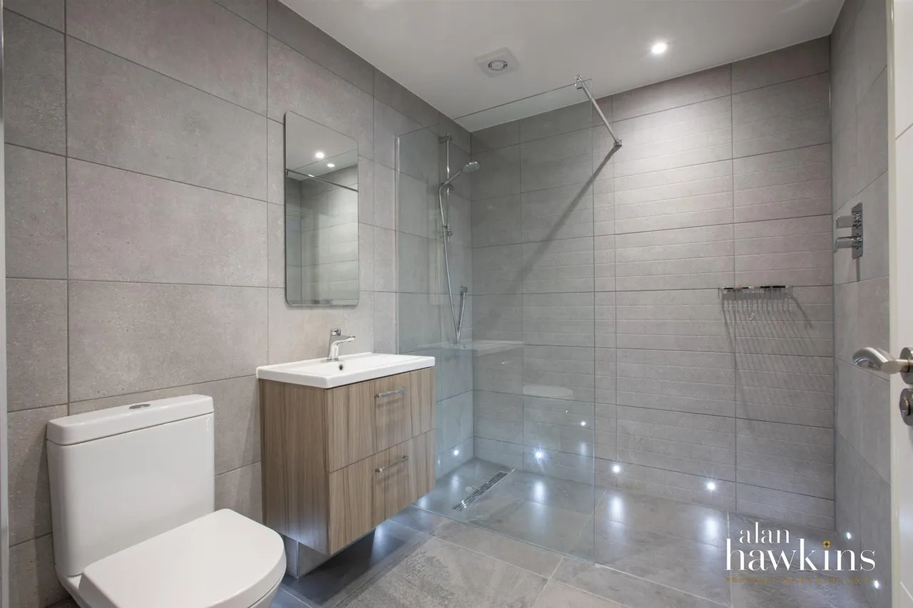Andrews Court, Lyneham, SN15, photo 5