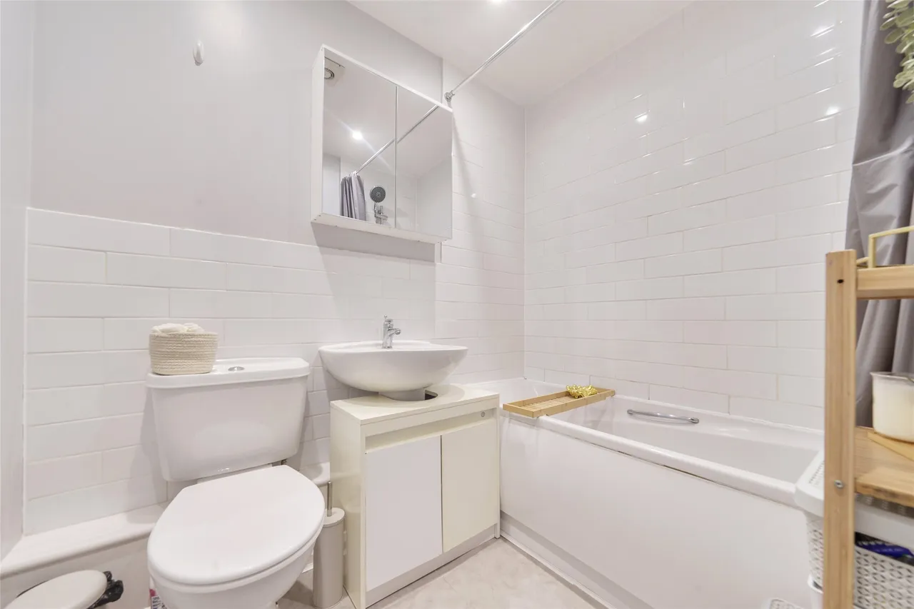 Streatham High Road, London, SW16 3NQ, photo 12