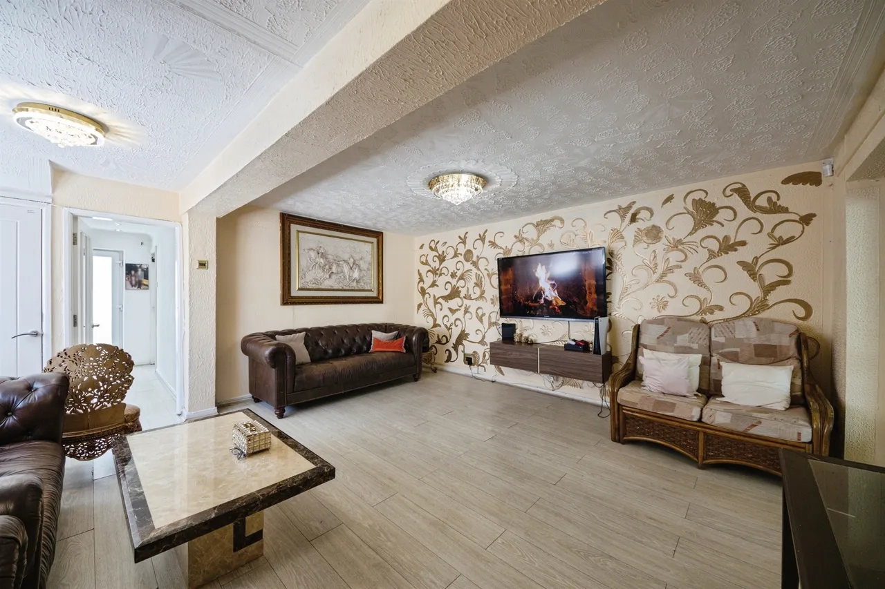 Lyons Grove, Birmingham, B11, photo 4