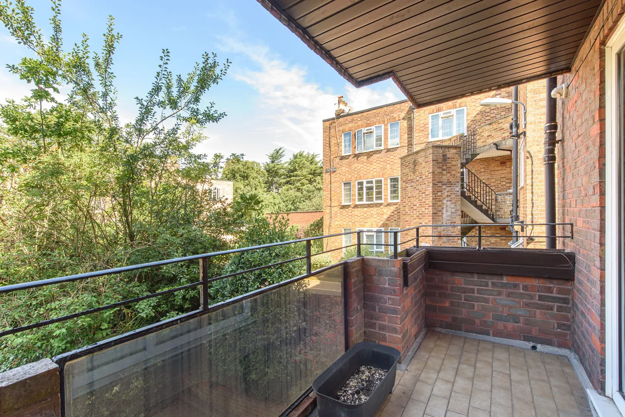 2 Copper Beech Court, 1035 High Road, London, photo 6