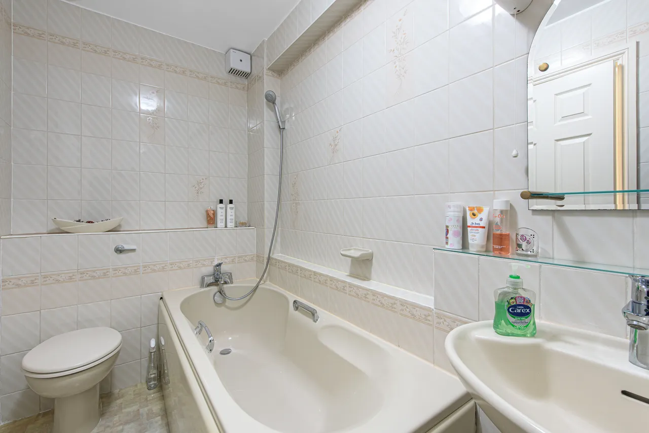 2 Copper Beech Court, 1035 High Road, London, photo 7