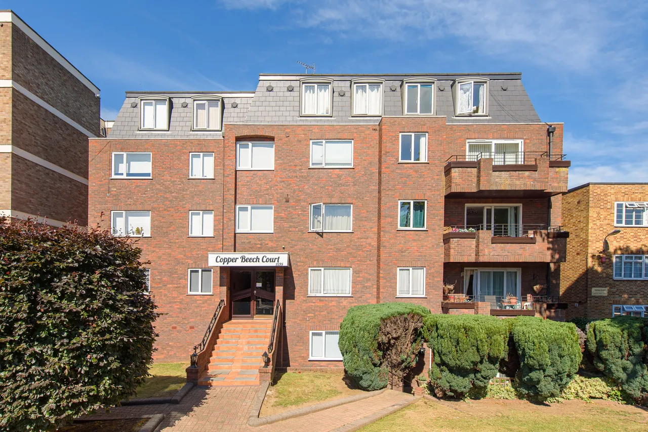 2 bed flat for sale — 2 Copper Beech Court, 1035 High Road, London