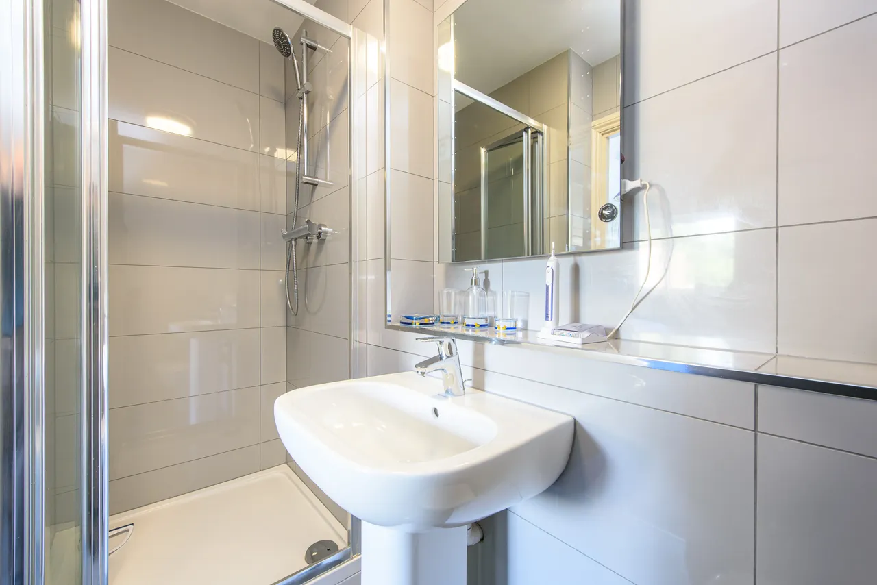 2 Copper Beech Court, 1035 High Road, London, photo 8