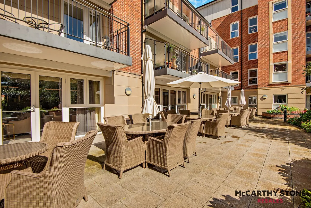 Station Parade, Virginia Water, GU25, photo 5