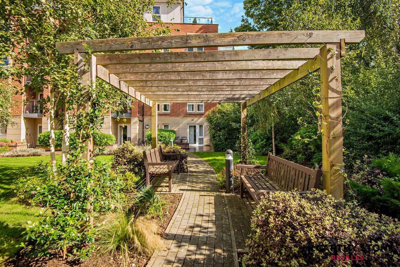 Station Parade, Virginia Water, GU25, photo 8