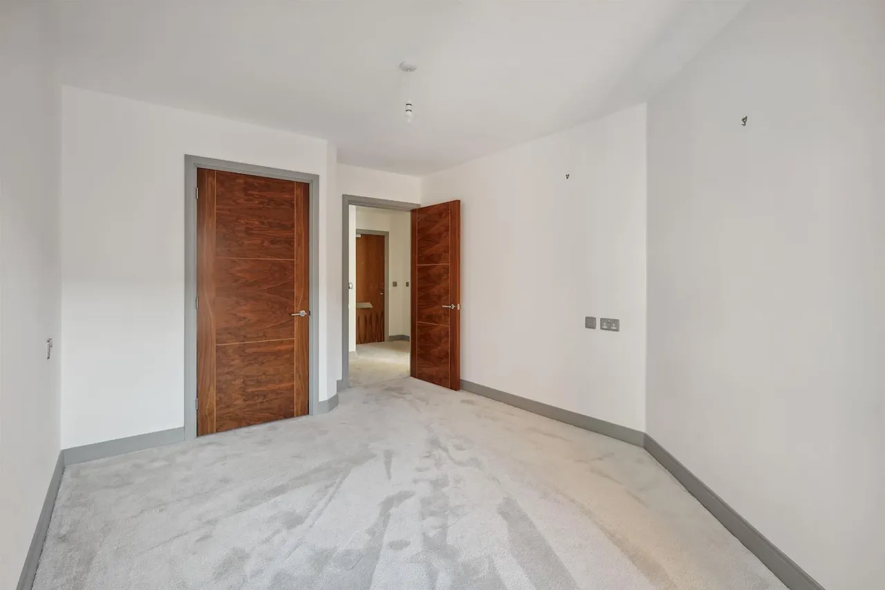 Station Parade, Virginia Water, GU25, photo 12