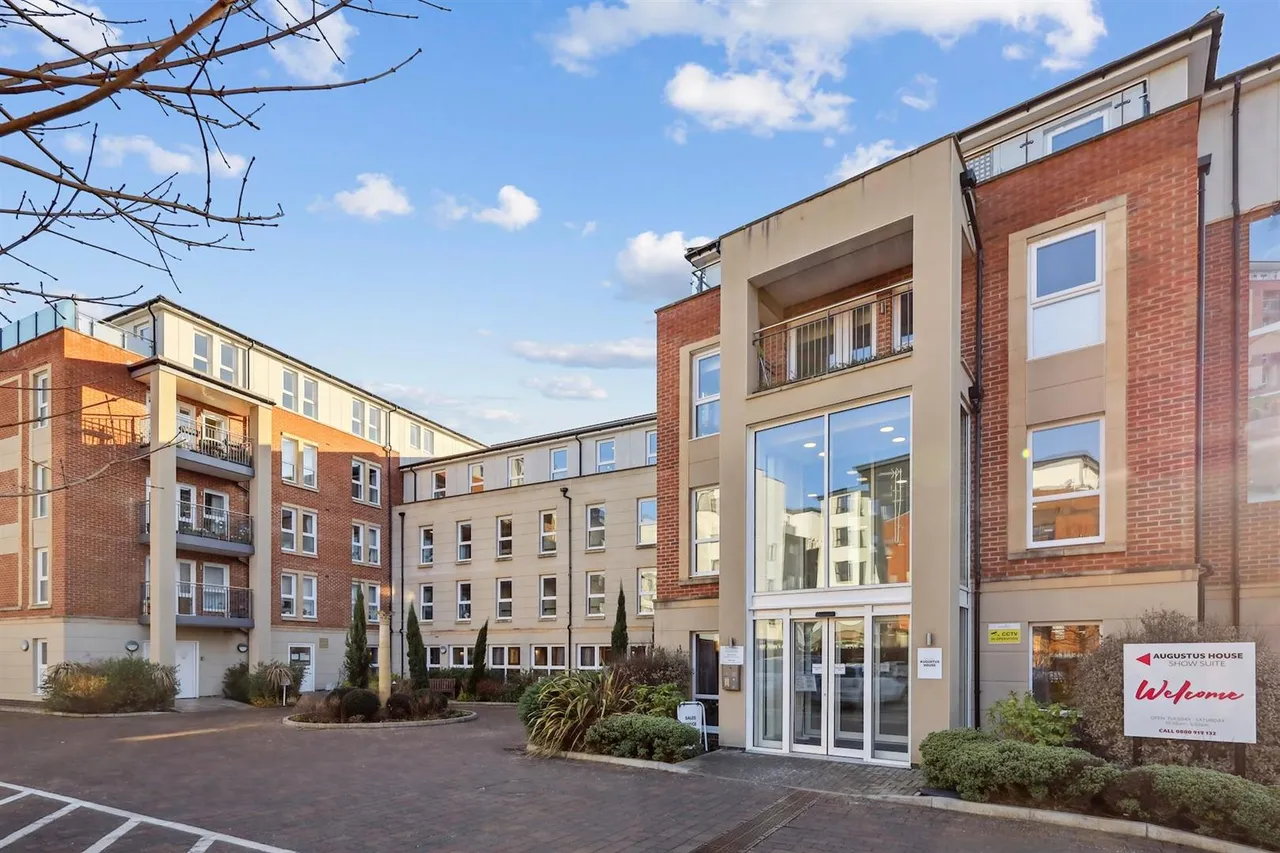 Station Parade, Virginia Water, GU25, photo 14