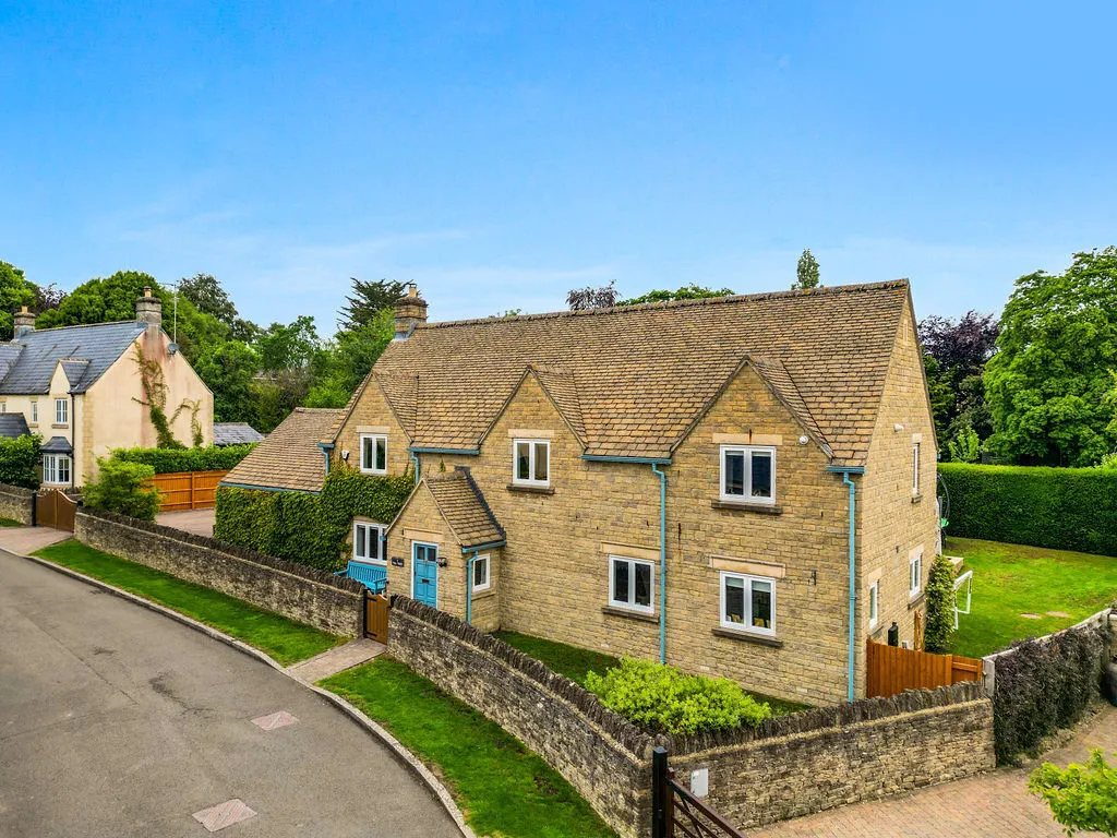 4 bed house for sale — Tall Trees, Cirencester, GL7