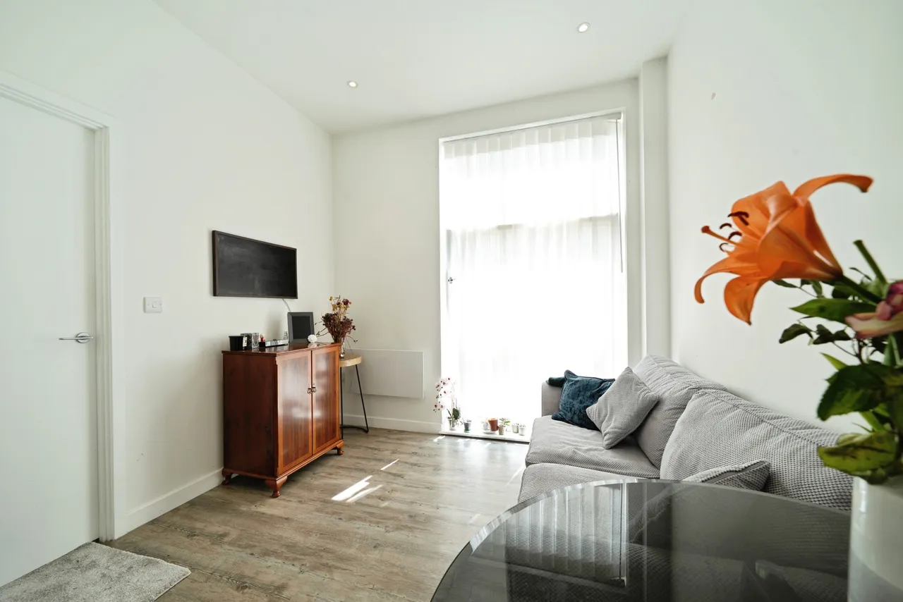 London Road, Staines-Upon-Thames, TW18, photo 8