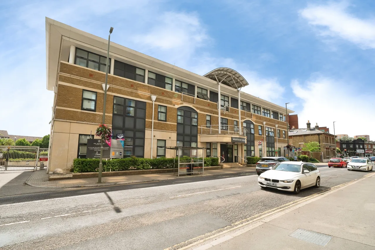 London Road, Staines-Upon-Thames, TW18, photo 19
