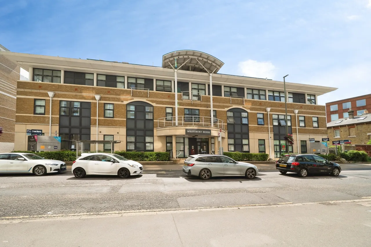 London Road, Staines-Upon-Thames, TW18, photo 18