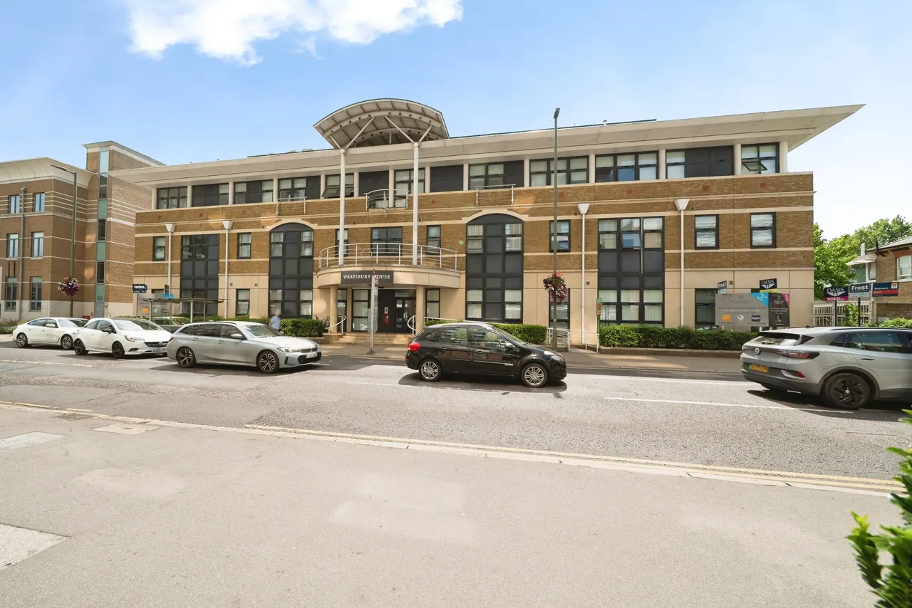 London Road, Staines-Upon-Thames, TW18, photo 4