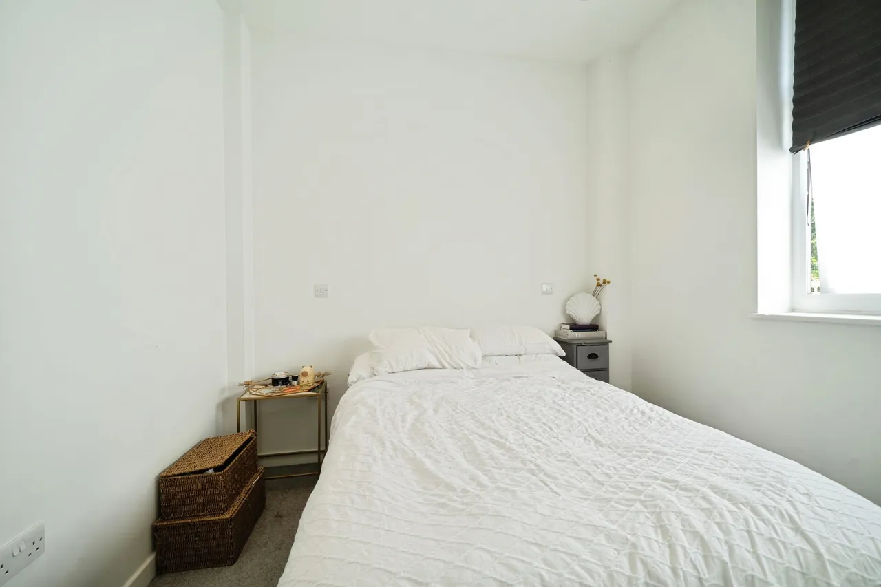London Road, Staines-Upon-Thames, TW18, photo 16