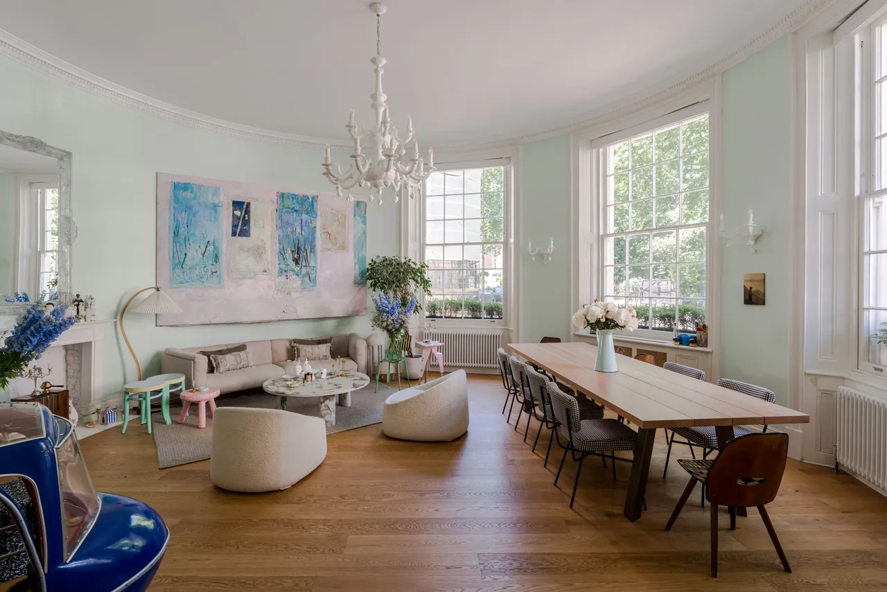 3 bed flat to rent, Gloucester Square, London, W2