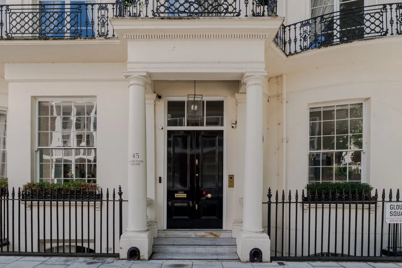 Gloucester Square, London, W2, photo 13