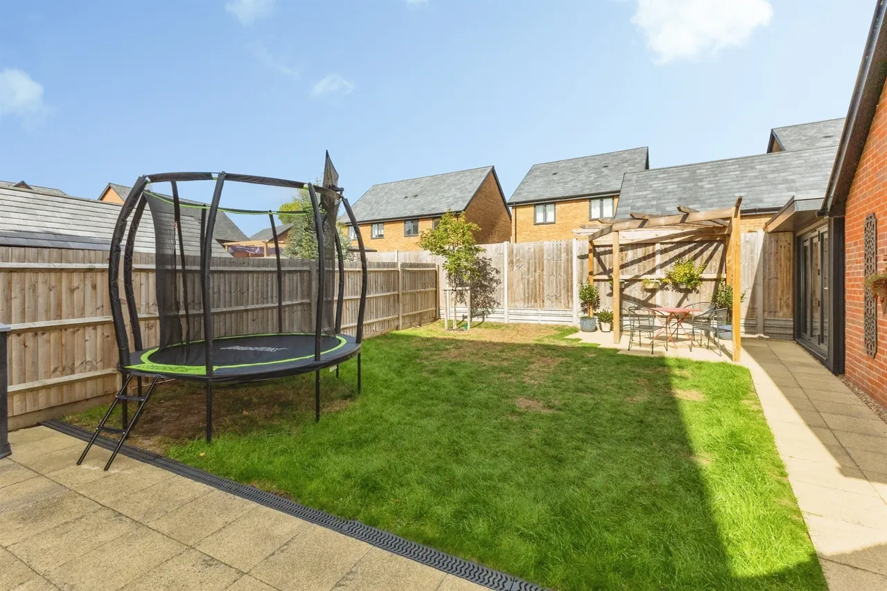 Princess Marina Drive, Arborfield Green, RG2, photo 21
