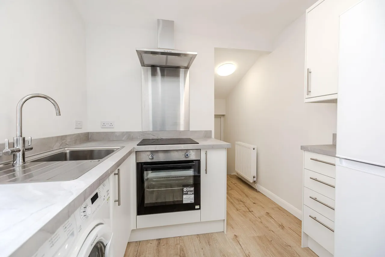 Addycombe Terrace, Heaton, photo 12