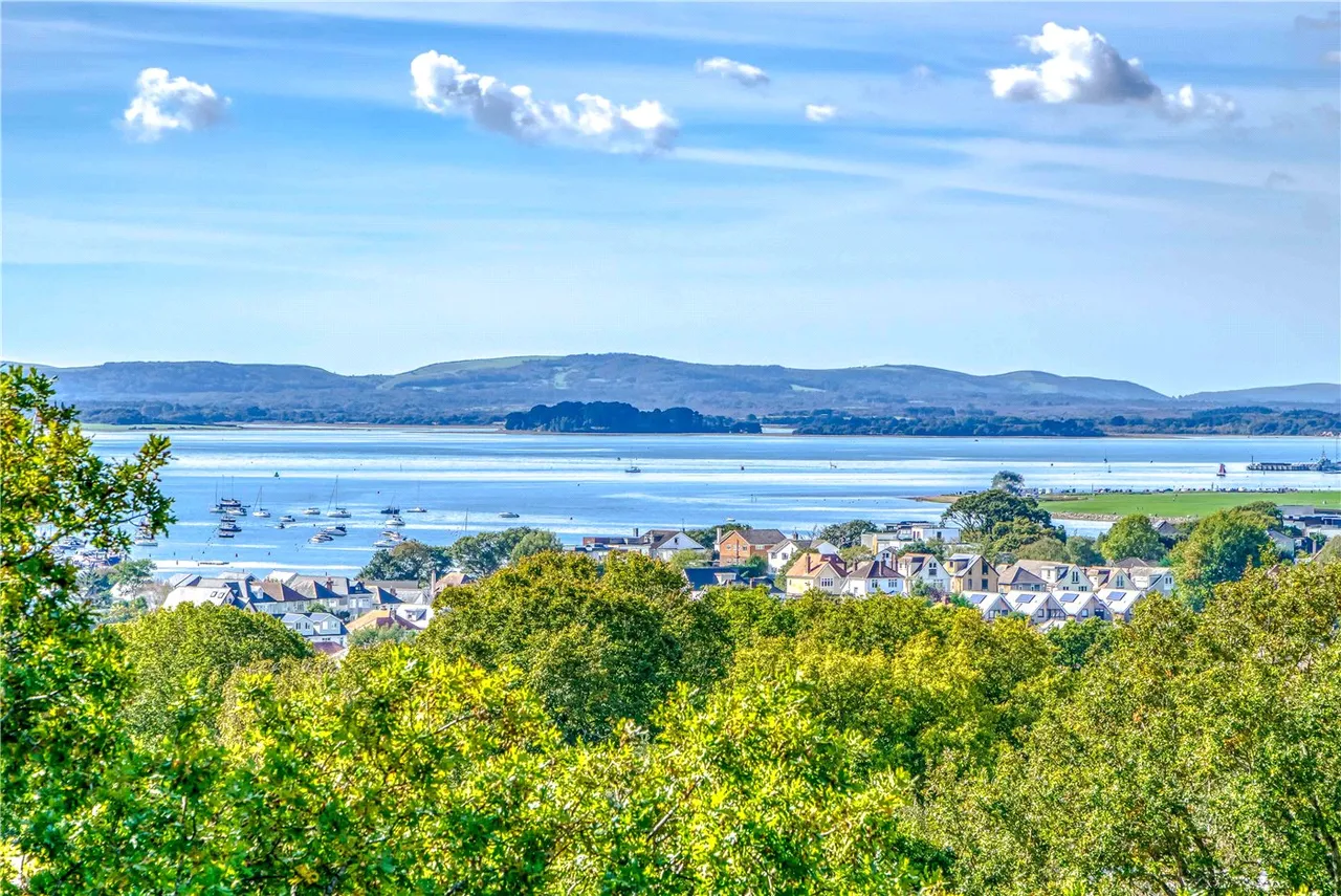 3 bed flat for sale — Windsor Road, Ashley Cross, Poole, Dorset, BH14